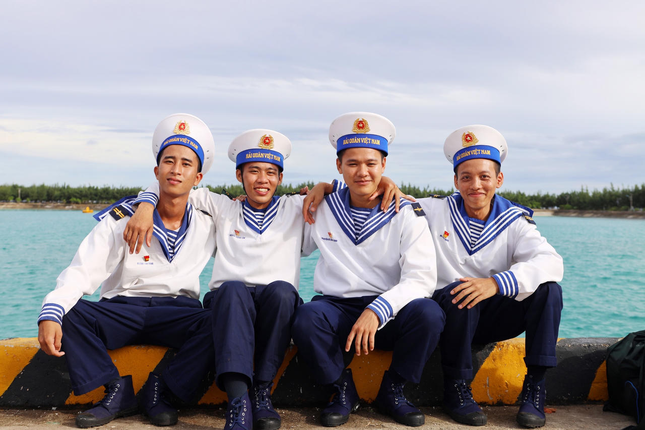 Nụ cười Xuân của lính biển Trường Sa