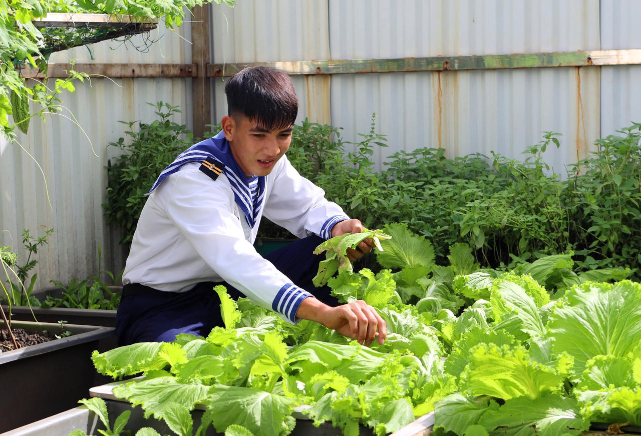 Nụ cười Xuân của lính biển Trường Sa