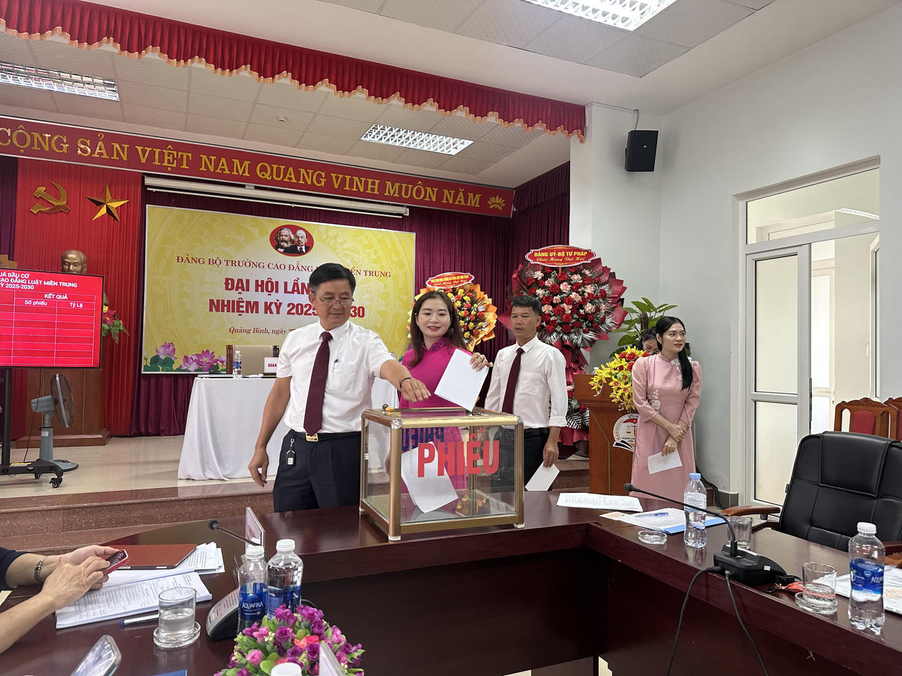 Thứ trưởng Đặng Hoàng Oanh dự chỉ đạo Đại hội Đảng bộ Trường Cao đẳng Luật miền Trung: “Nghiêm túc đề ra giải pháp để khắc phục khó khăn”