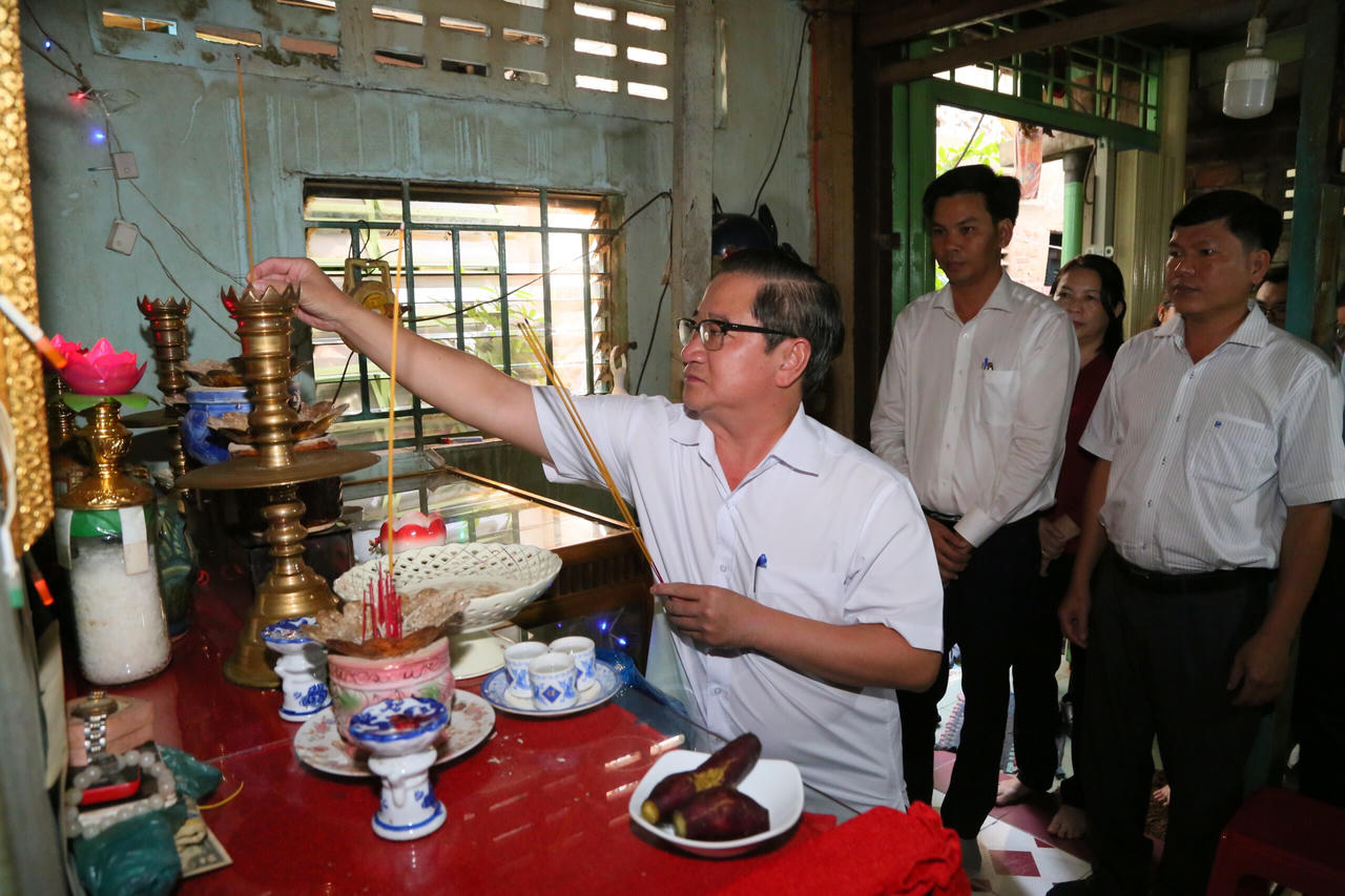 TP Cần Thơ sẻ chia những mất mát và hỗ trợ các gia đình nạn nhân TNGT