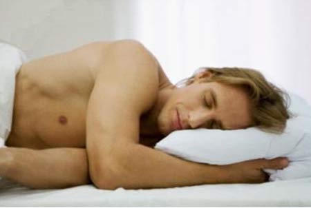 Nên “thoát y” khi ngủ