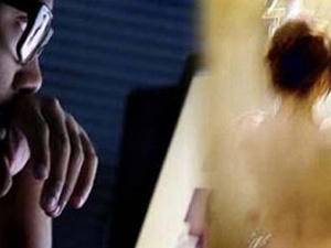 Quay lén thiếu nữ tắm tung lên web sex