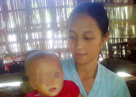 Bé gái sở hữu hai... “của quý“