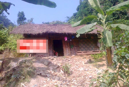 Bé gái sở hữu hai... “của quý“