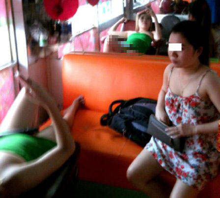 Phố “gội đầu sung sướng” giữa Sài Thành