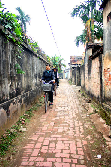 Kỳ lạ con đường gạch của thôn nữ trinh tiết 