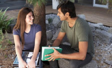 Trường trung học dạy nam sinh kỹ năng... tán tỉnh phụ nữ