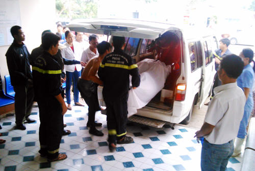 Sóng đánh thi thể 7 học sinh vào bờ biển Cần Giờ