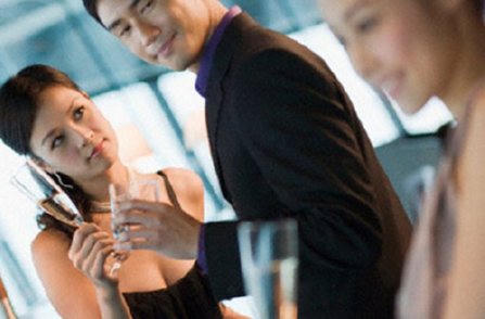 Đàn ông sẽ ngoại tình nếu vợ kiếm nhiều tiền hơn