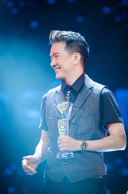 Đàm Vĩnh Hưng: “Tên tôi vẫn nằm ở top đầu“