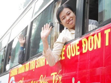 1.000 sinh viên nghèo được hỗ trợ xe về quê ăn Tết