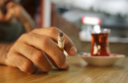 Người càng nghèo càng hút thuốc lá nhiều