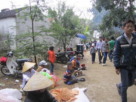 Những điều trông thấy mà bất bình ở lễ hội 