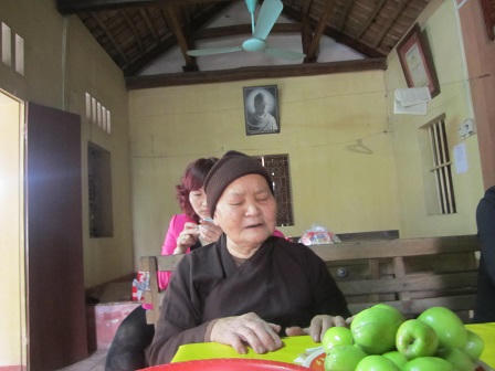 Những điều trông thấy mà bất bình ở lễ hội 