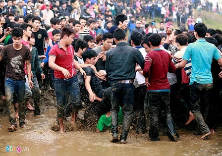 Cướp phết kinh hoàng ở lễ hội Hiền Quan