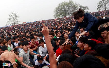 Cướp phết kinh hoàng ở lễ hội Hiền Quan