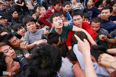 Cướp phết kinh hoàng ở lễ hội Hiền Quan