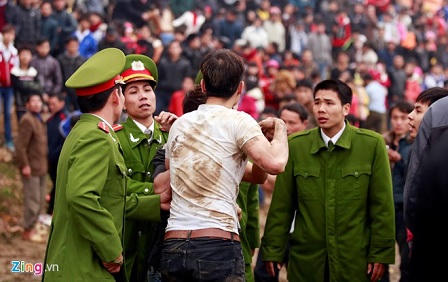 Cướp phết kinh hoàng ở lễ hội Hiền Quan