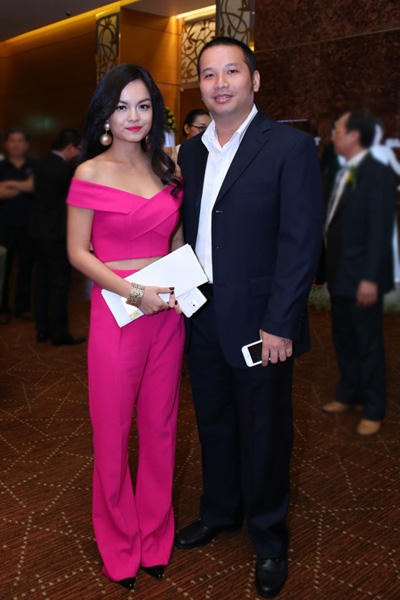 Ngô Quỳnh Anh “Mắt Ngọc” bất ngờ lấy chồng