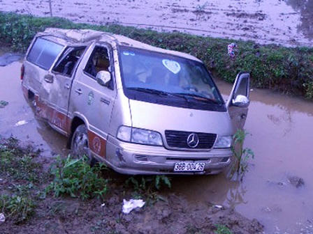 Công an điều tra vụ xe đám cưới gặp tai nạn kinh hoàng