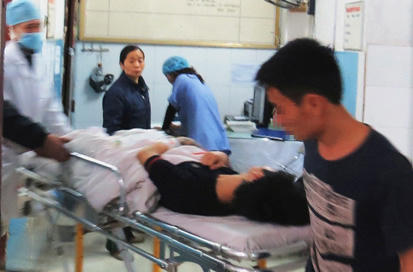 Tự tay cắt nát “của quý” trong lúc "ngáo đá" 