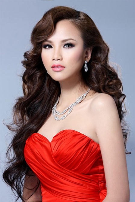 Hoa hậu Diễm Hương bị cấm diễn vì gian dối