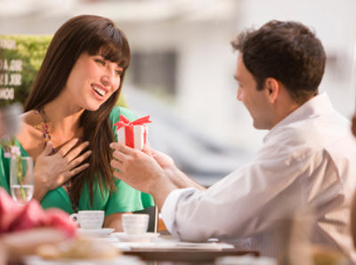 Tặng gì khiến vợ hạnh phúc ngày 8/3?