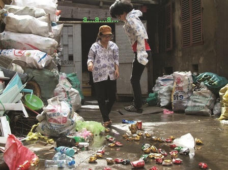 8 năm gom ve chai được 1,6 tỷ đồng làm từ thiện