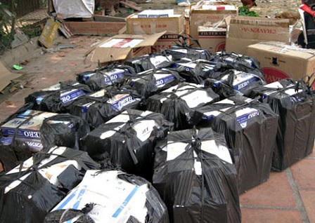 Nài thuốc lá lậu chạy xe bán mạng đổi lợi nhuận