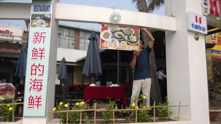 Dẹp "loạn" biển hiệu “ngoại” 