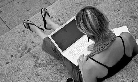 10 thói quen trên Facebook khiến người khác nổi cáu