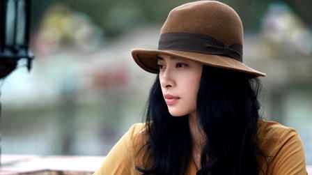  “Qua tay” đạo diễn, chân dài một bước thành sao 