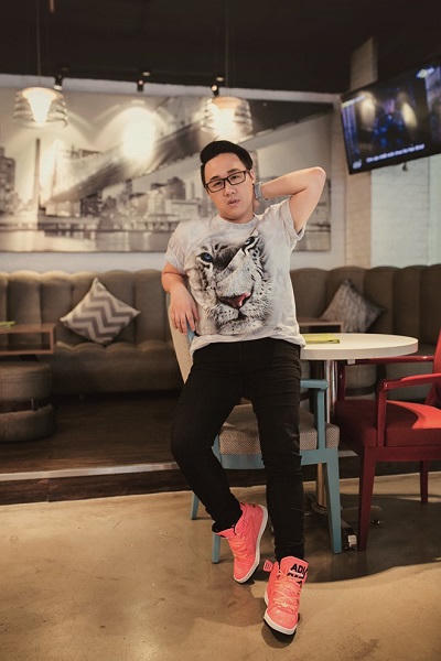 Trung Quân Idol từng bỏ hát để làm công nhân xưởng giày