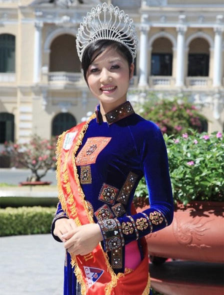 Chuyện chưa kể về Hoa hậu Việt đầu tiên trả vương miện