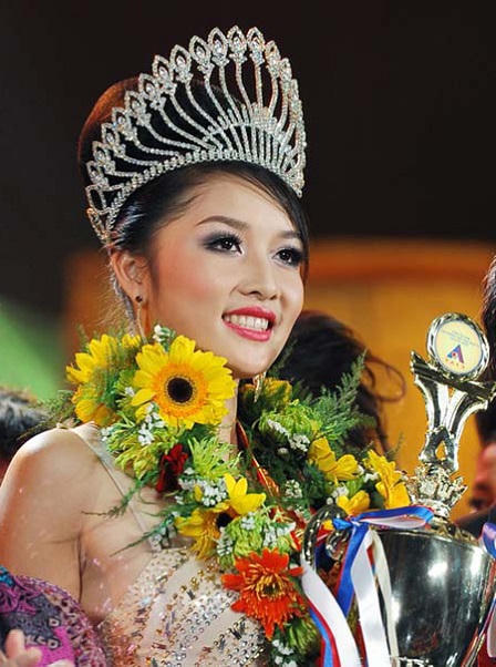 Hoa hậu trả vương miện lên tiếng về bản tường trình “đi qua đêm”