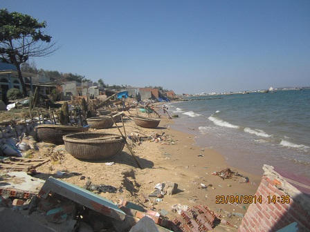 Biển "xâm thực", dân nơm nớp lo mất nhà 