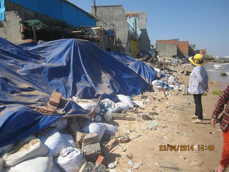 Biển “ăn” mất nhà, dân mòn mỏi chờ chủ trương... trên giấy