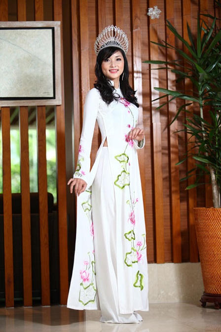 Hoa hậu trả vương miện phân trần về vụ cát-sê 2000 đô