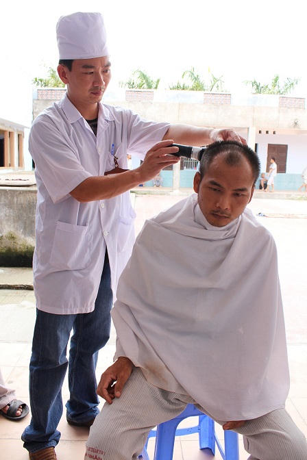 Cảm hóa người điên bằng tình người