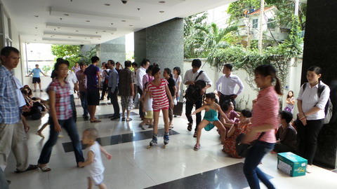 TP.HCM: Cháy chung cư 24 tầng, hàng trăm người tháo chạy