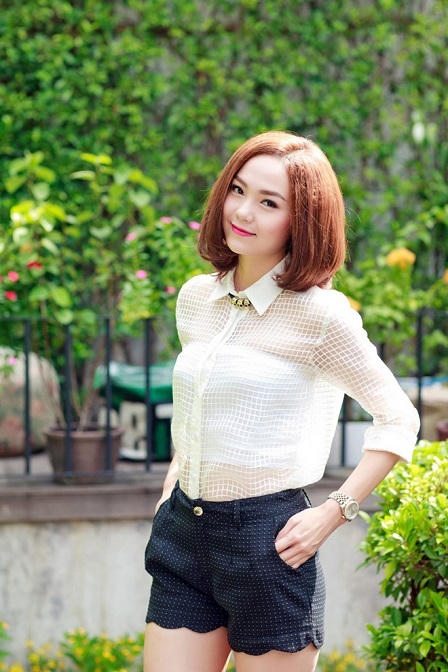 Minh Hằng tổn thương khi bị xé áo ngực trên phim