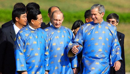 Những món đồ không nên mua khi du lịch