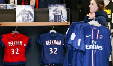 Những món đồ không nên mua khi du lịch