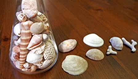 Những món đồ không nên mua khi du lịch