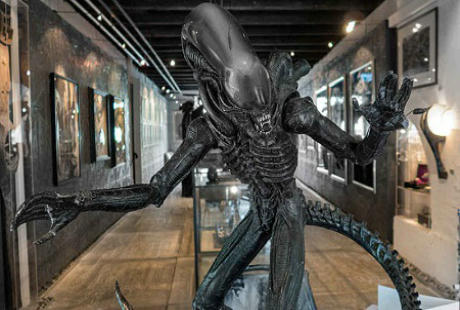 Đến Thụy Sĩ thử quán bar kỳ quái nhất thế giới