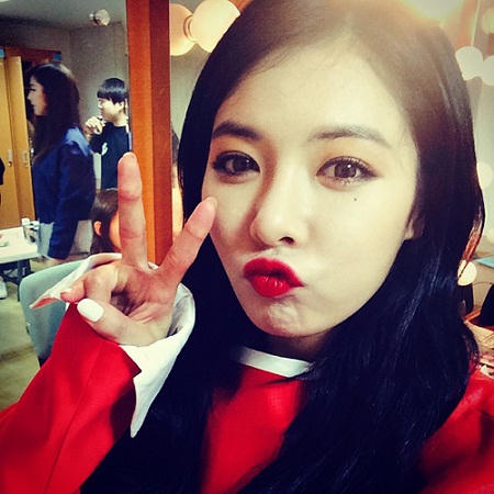 Biểu tượng chữ V khi chụp ảnh “tự sướng” có nguồn gốc từ đâu?