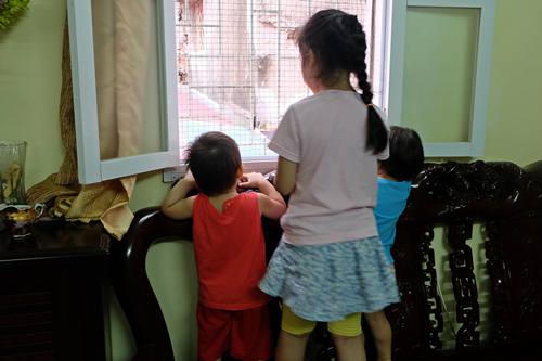 Trẻ em phố cổ cũng khổ vì tù túng