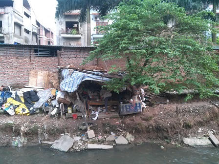 Ước mơ cuối đời của ông lão ăn xin nuôi con tâm thần