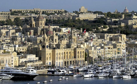 Phim mới của Angelina Jolie và Brad Pitt hứa hẹn nhiều “cảnh nóng” 