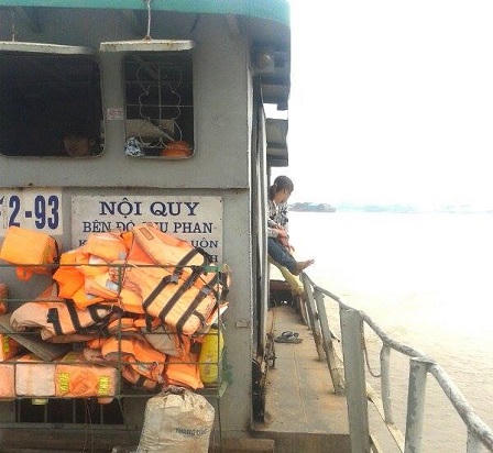 Thót tim những chuyến phà mùa lũ